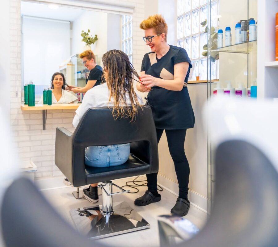 Jak urządzić mały salon fryzjerski? Praktyczny poradnik