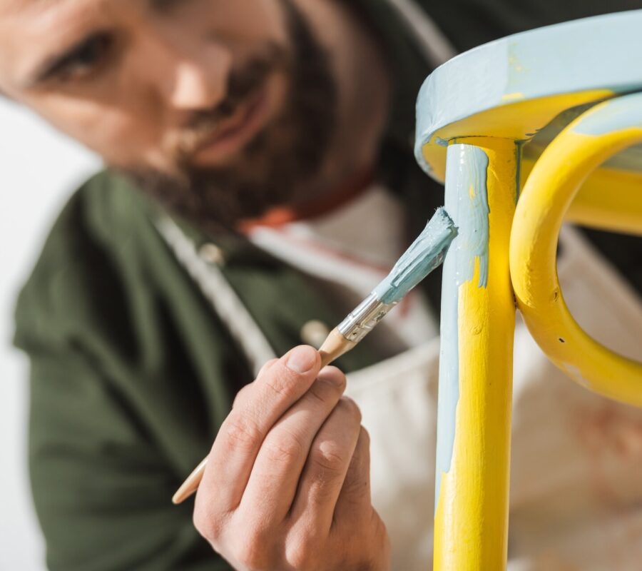 Najlepsza farba do malowania mebli z okleiny. Ranking 15 produktów