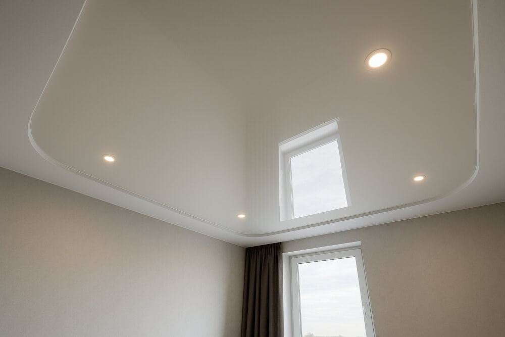 sufit podwieszany - cena na przykładzie sufitu napinanego