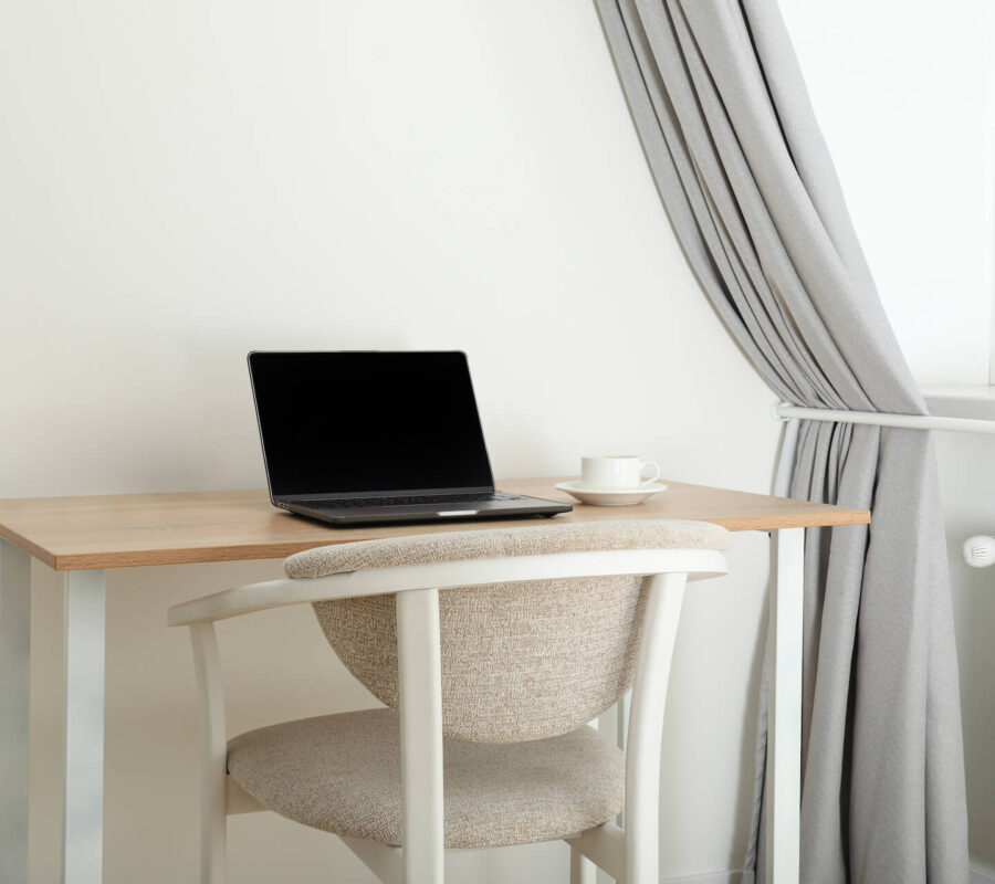 Jakie biurko do pracy w domu? Poradnik
