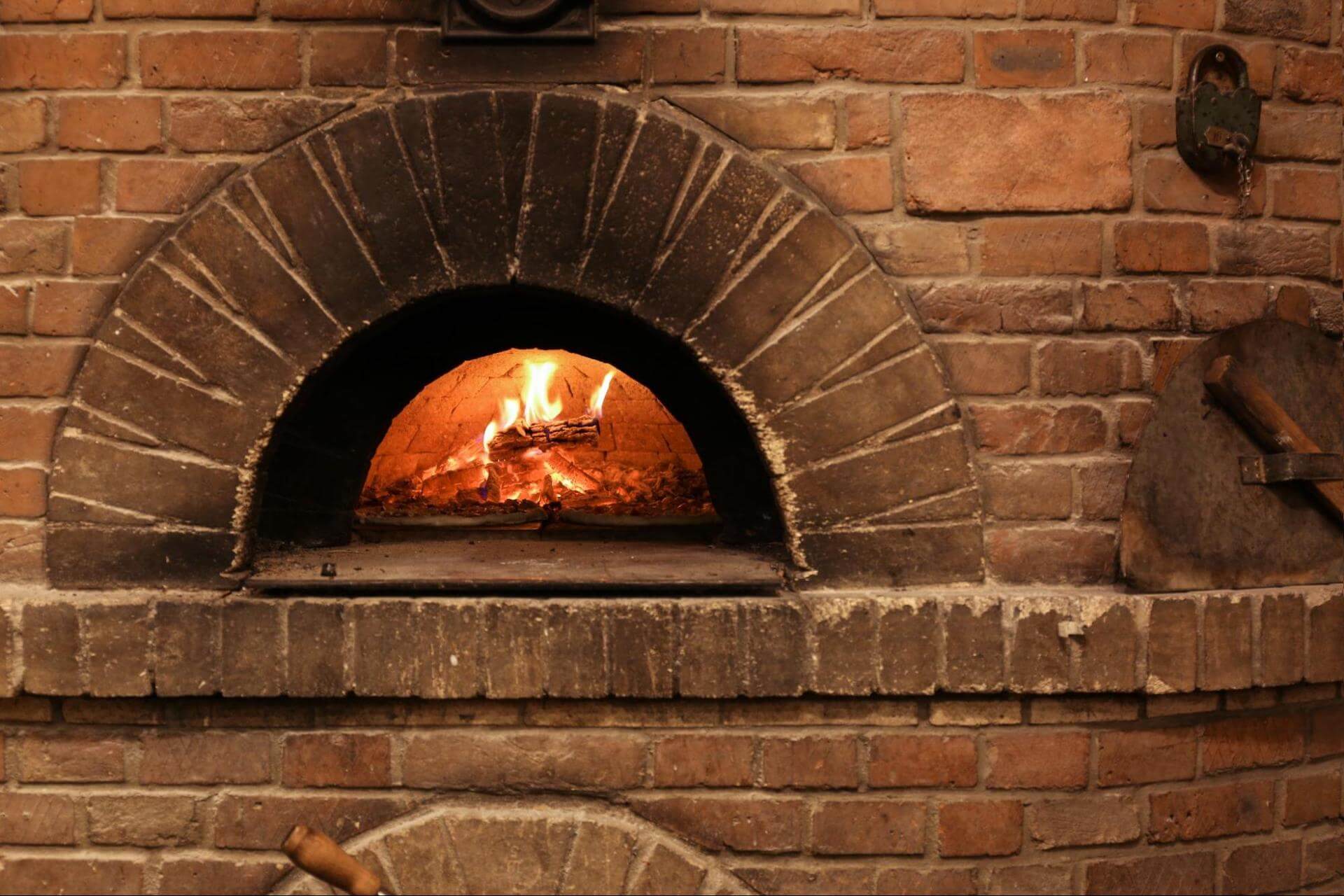 Płyty wermikulitowe w konstrukcji pieca do pizzy – przewodnik dla majsterkowiczów